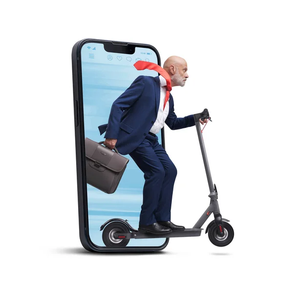 Empresario Corporativo Montando Scooter Eléctrico Saliendo Una Pantalla Teléfono Inteligente — Foto de Stock