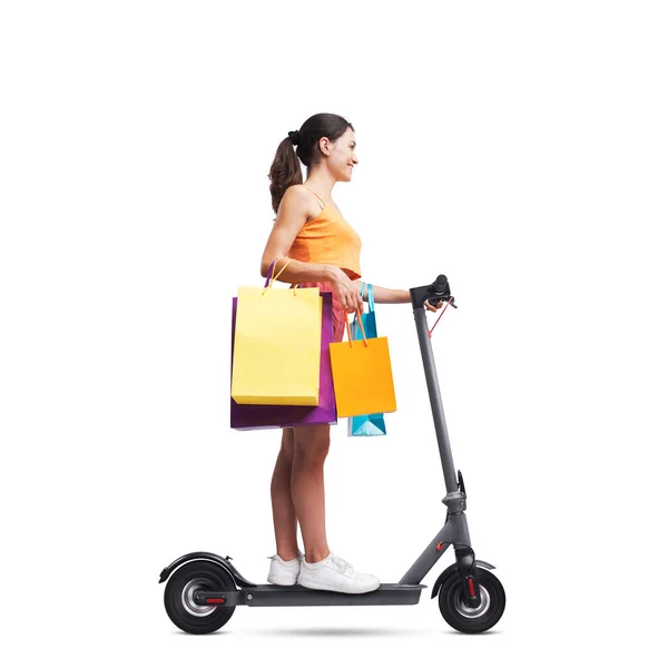 Mujer Moda Sosteniendo Bolsas Compras Montando Scooter Eléctrico Aislado Sobre — Foto de Stock