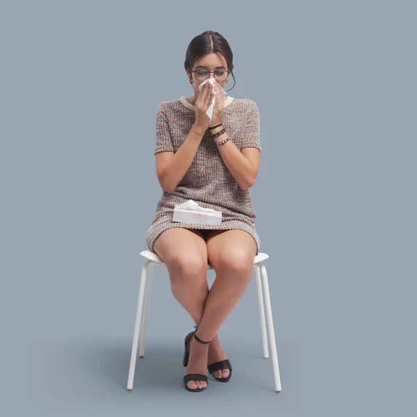Patienten Sitter Stol Och Väntar Hon Har Förkylning Och Influensa — Stockfoto