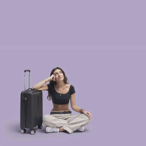 Jovem Mulher Viajante Atraente Sentado Tendo Uma Pausa Turismo Conceito — Fotografia de Stock
