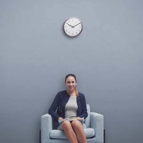 Young Woman Having Job Interview She Sitting Smiling Camera — Stock Photo, Image