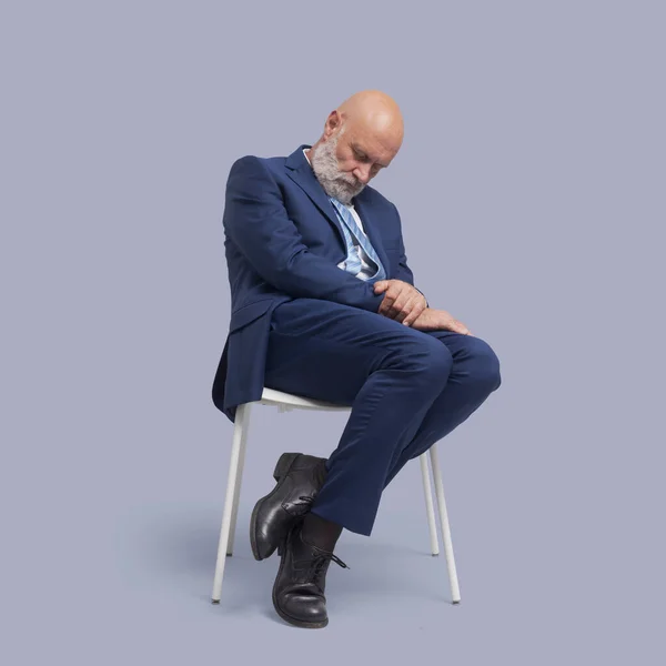 Starší Podnikatel Sedící Židli Spící — Stock fotografie