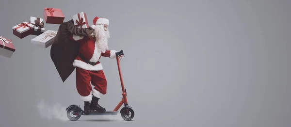 Быстрый Санта Клаус Доставляет Подарки Канун Рождества Едет Экологически Чистом — стоковое фото
