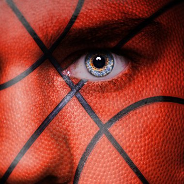 kızgın adam suratına basketbol desen