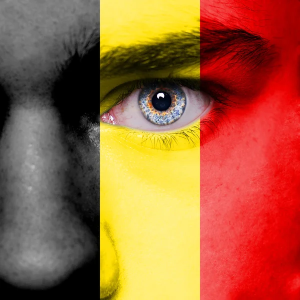 België vlag geschilderd op gezicht — Stockfoto