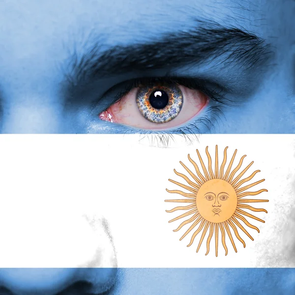 Argentinische Flagge ins Gesicht gemalt — Stockfoto