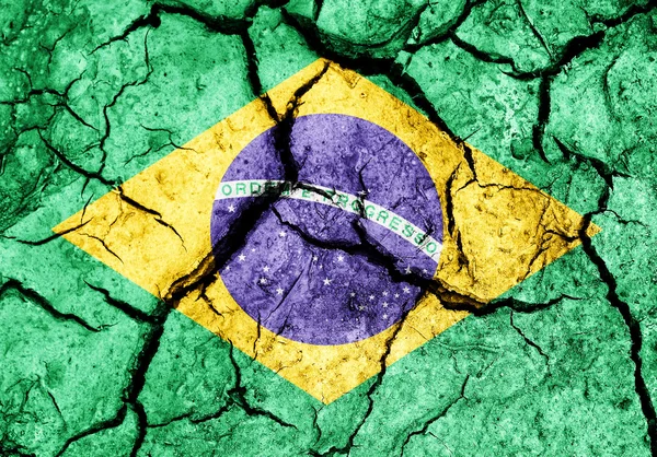 Tierra agrietada como bandera de Brasil —  Fotos de Stock