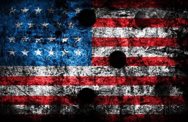 오래 된 벽돌 벽에 그려진 미국의 깃발 — 스톡 사진