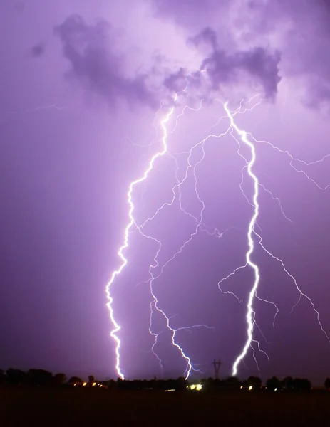 Onweer over velden — Stockfoto