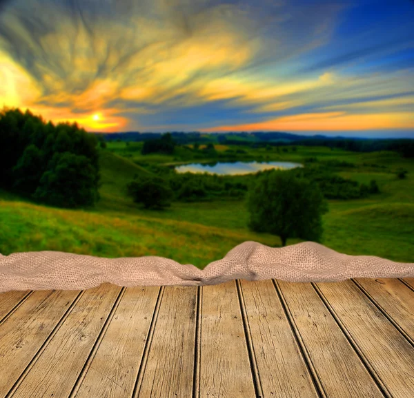 Lege tabel met prachtige landschap achtergrond — Stockfoto