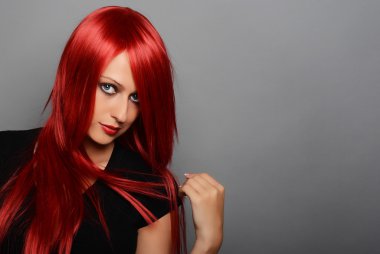 Kızıl saçlı kadın