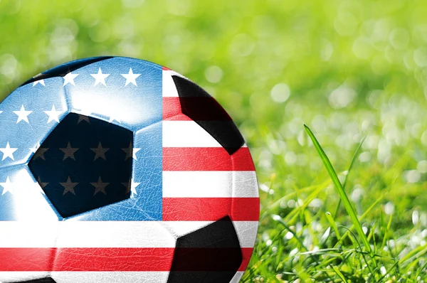 Футбольный мяч с флагом США — стоковое фото
