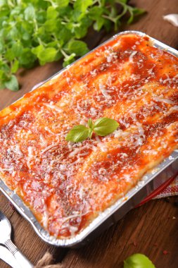 Lazanya bolognese