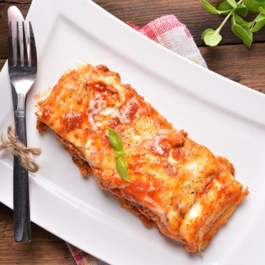 Lazanya bolognese