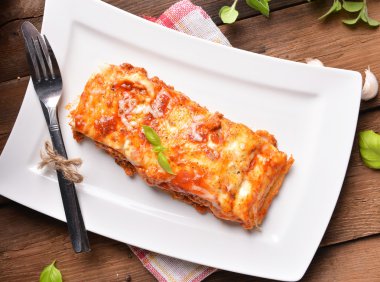 Lazanya bolognese