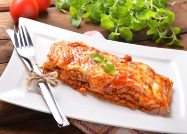 Lazanya bolognese