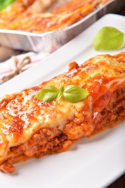 Lazanya bolognese