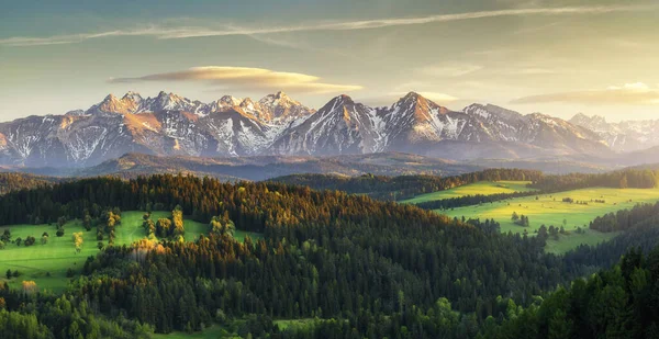 Prachtige Lente Zonsondergang Boven Tatra Gebergte Polen — Stockfoto