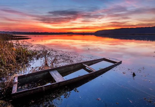 Krásný Východ Slunce Nad Jezerem — Stock fotografie