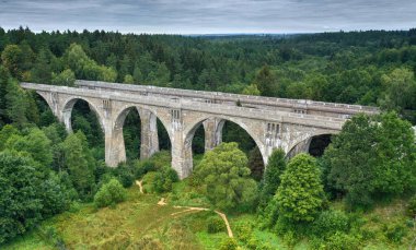 Stanczyki köyündeki ünlü taş köprüler - Podlasie, Polonya