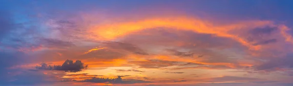 美しい夏の夕日劇的な空 — ストック写真