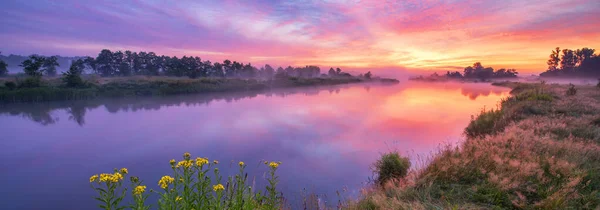 Colorful Sunrise River Banks — 图库照片