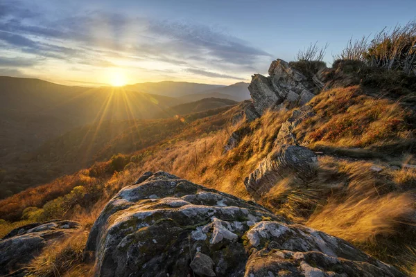 美丽的秋天落日 波兰别兹卡兹山脉 — 图库照片