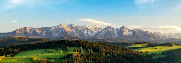 Όμορφη Άνοιξη Ηλιοβασίλεμα Στα Βουνά Tatra Στην Πολωνία — Φωτογραφία Αρχείου