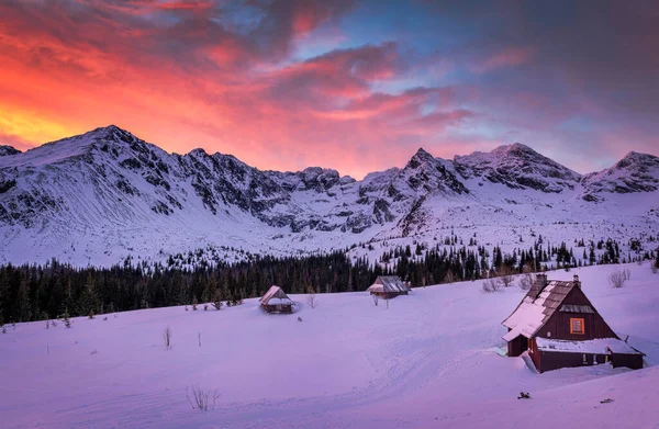 冬季美丽的群山全景 — 图库照片