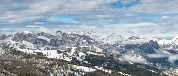 Belle Montagne Invernali Cielo Blu — Foto Stock