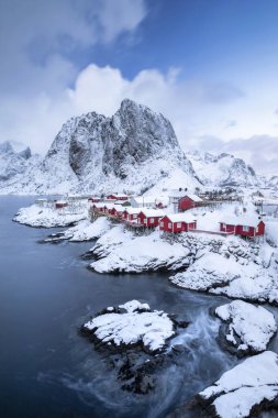 Güzel kış Norveç manzarası - Lofoten adaları - Hamnoy balıkçı köyü