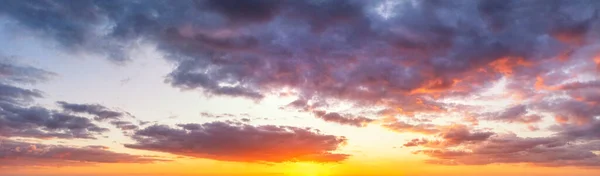 Krásné Letní Západ Slunce Dramatické Nebe — Stock fotografie