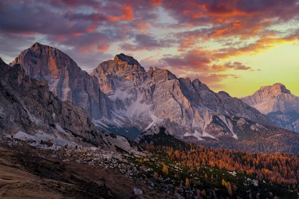 Hermoso Paisaje Puesta Sol Las Montañas Durante Otoño —  Fotos de Stock