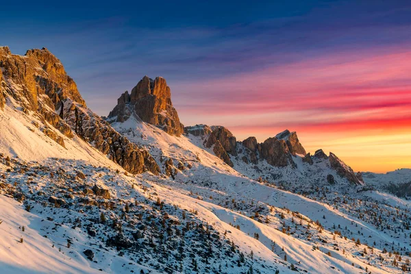 Hermoso Paisaje Puesta Sol Las Montañas —  Fotos de Stock
