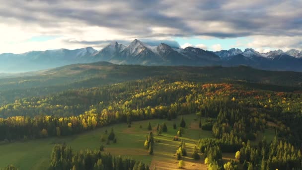 Panorama Las Montañas Durante Otoño Vista Aérea Del Dron — Vídeos de Stock