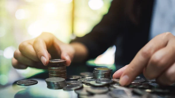 Businesswoman Counting Stacking Coins Table Saving Money Financial Concept — ストック写真