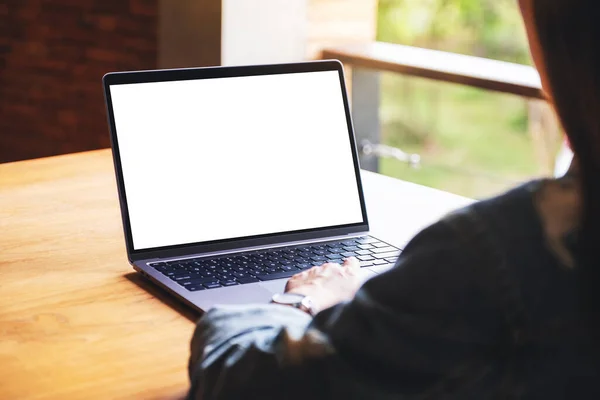 Mockup Bild Kvinna Som Använder Och Skriva Bärbar Dator Tangentbord — Stockfoto