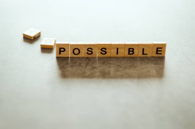 Tahta bloklar. İlham ve motivasyon konsepti için mümkün olmayan kelimeler.