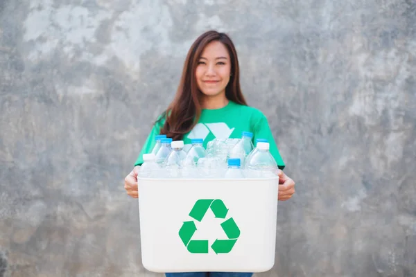 Asian Woman Holding Recycle Bin Plastic Bottles Standing Front Concrete — Zdjęcie stockowe
