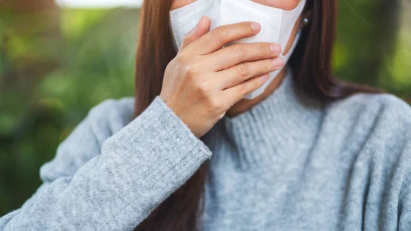 Imagem Perto Uma Mulher Usando Máscara Protetora Para Conceito Vírus — Fotografia de Stock