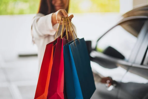 Closeup Image Beautiful Woman Holding Showing Shopping Bags While Opening — Stockfoto