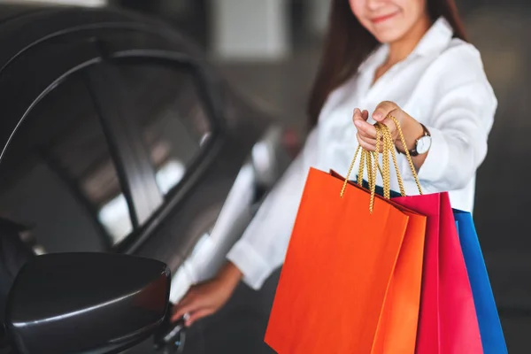 Closeup Image Beautiful Woman Holding Showing Shopping Bags While Opening — Stockfoto