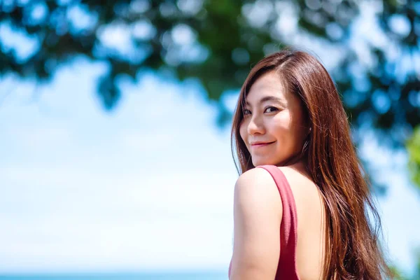 Beautiful Young Asian Woman Blue Sky Background — Stock fotografie