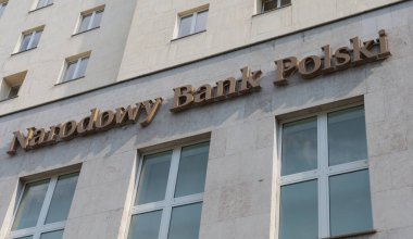 Varşova, Polonya - Haziran 05.2021: Narodowy Bank Polski (Polonya Ulusal Bankası) Wrszawa 'da imza attı. NBP