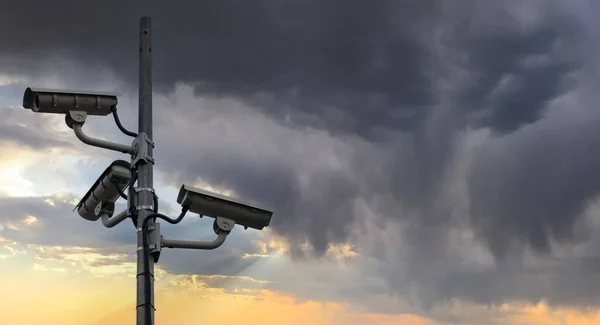 Câmaras Vigilância Cctv Câmeras Segurança Alta Resolução Céu Nublado Espaço — Fotografia de Stock