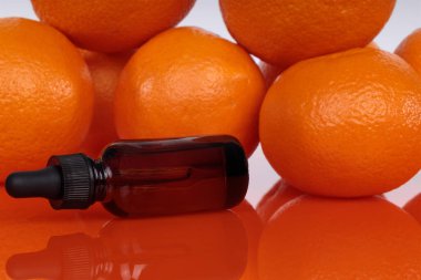 Taze portakal meyvesi ve portakal yağı. Doğal tıp ve Ayurvedik tedavi.