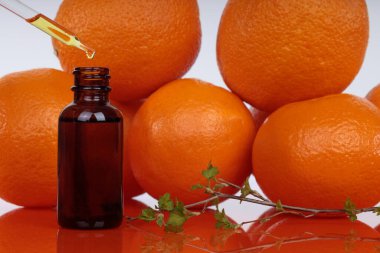 Modelleme, narenciye özü, portakal. Masaj yağı, rahatlatıcı. İndirici.