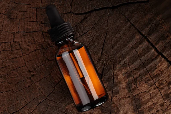 Empty Mock Medical Bottle Oil Transparent Amber Glass Bottle Wooden — Stock Photo, Image
