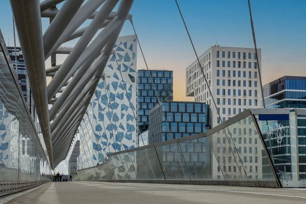 Akrobaten Modern Gångbro Oslo Norge Utsikt Över Stadsarkitekturen — Stockfoto