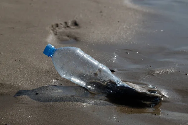 Plastic Blue Bottle Sea Coast Pollution Free Ecosystem Planet Concept — Stok Foto